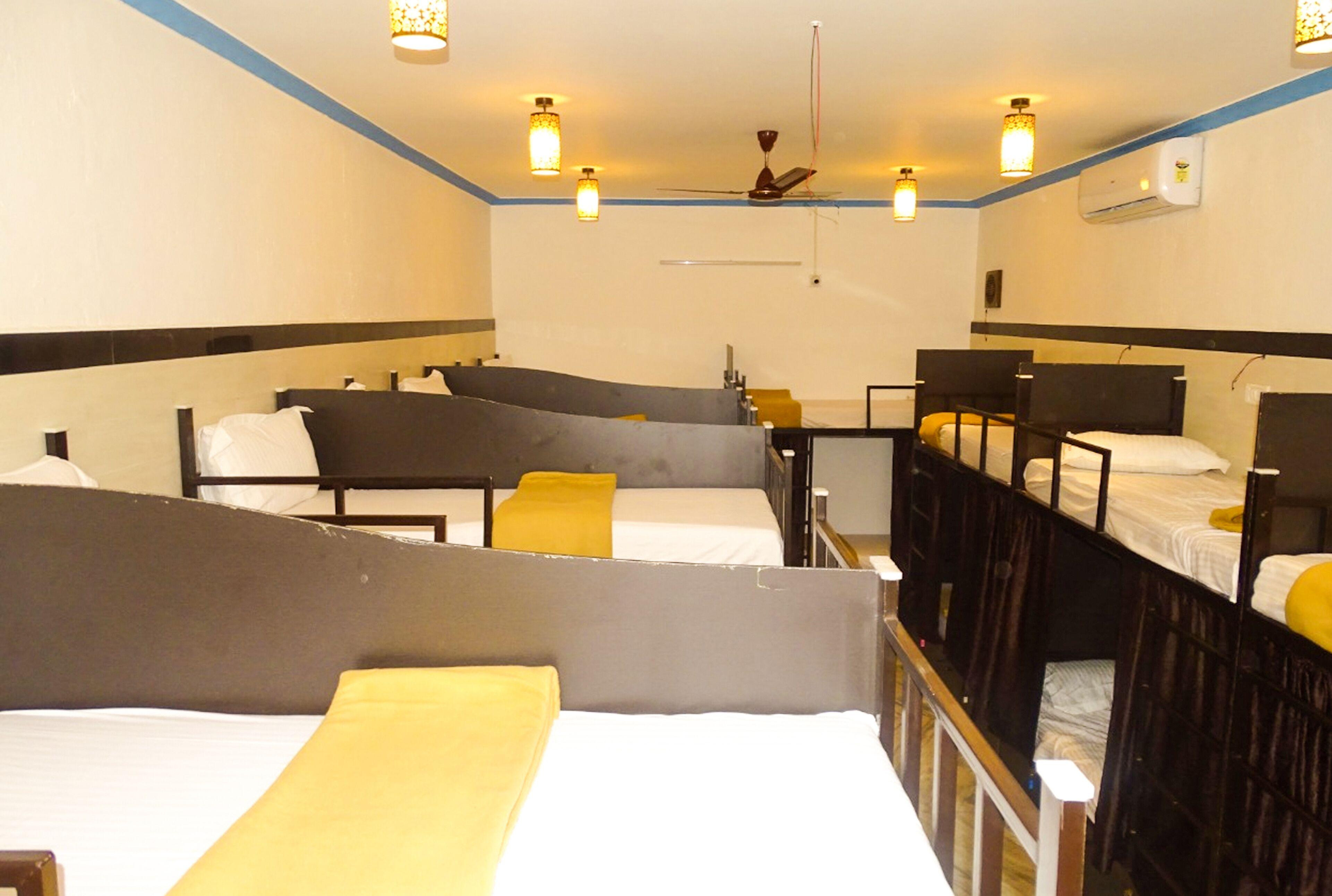 Sunshine Backpackers, Airport Hostel - Mumbai — Photos 1
